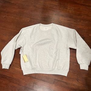BNWT Aritzia crewneck
